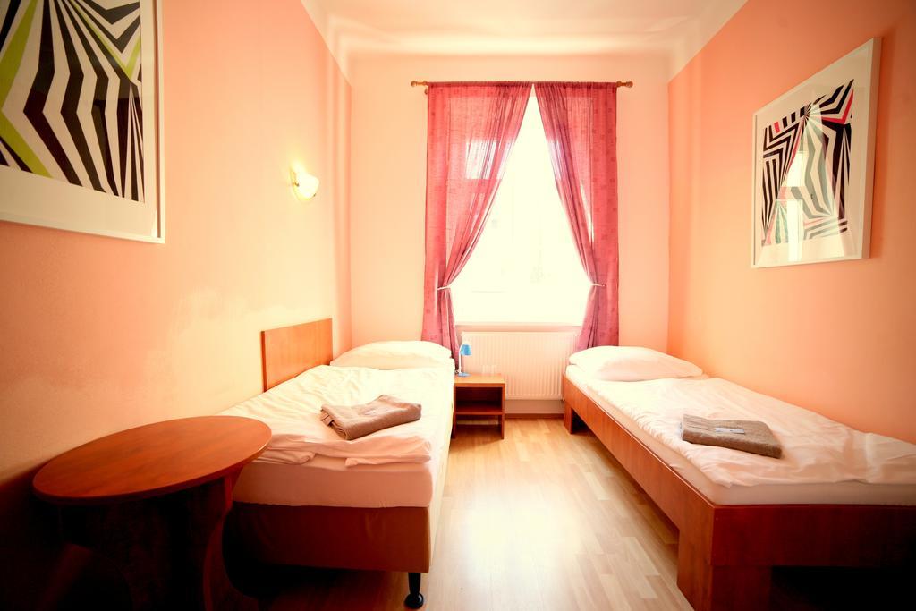 Leon Hotel Prague Room photo